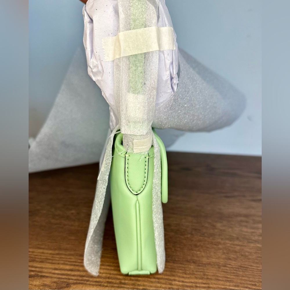 New Coach Hamptons Shoulder Bag in Pale Pistachio - Picture 9 of 12